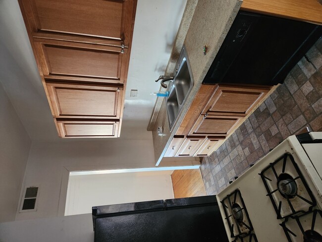 Building Photo - 905 W Irving Park Rd