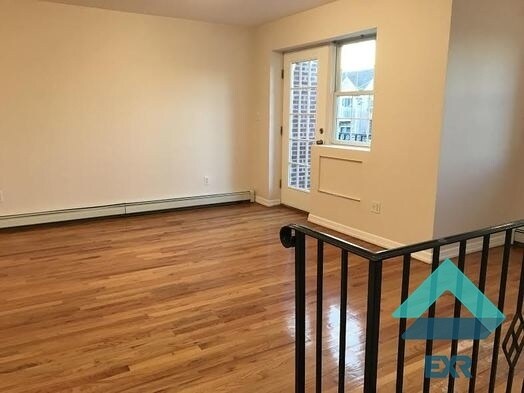 Primary Photo - 6118 Bleecker St