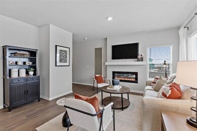 Building Photo - 1047 Maywood Ln