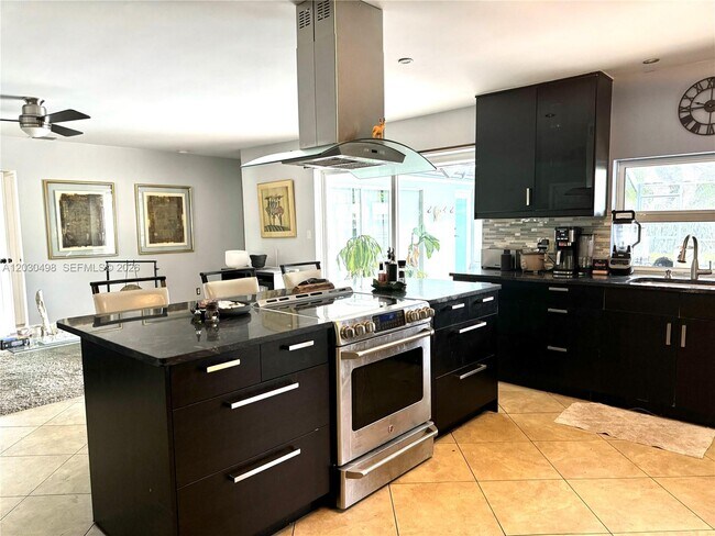 Foto del edificio - 4116 Taft St