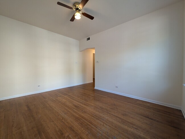 Foto del edificio - 3147 W Medill Ave