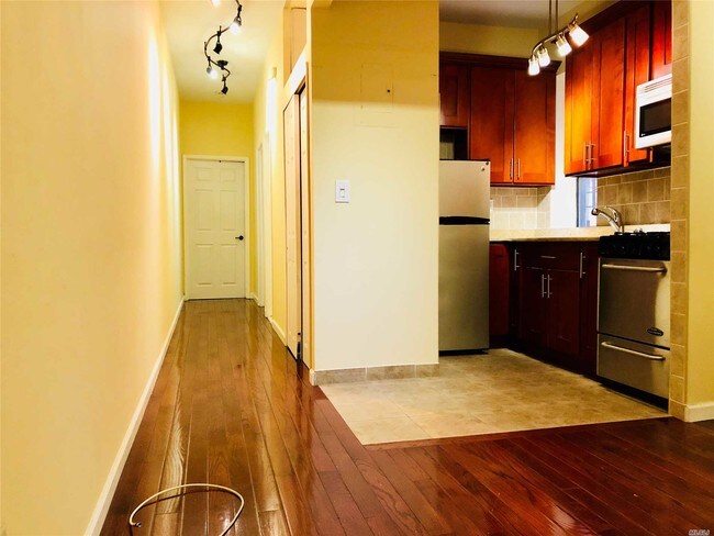 Building Photo - 16 Maujer St