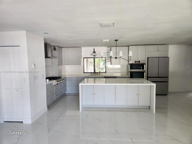 Building Photo - 5000 SW 193rd Ln