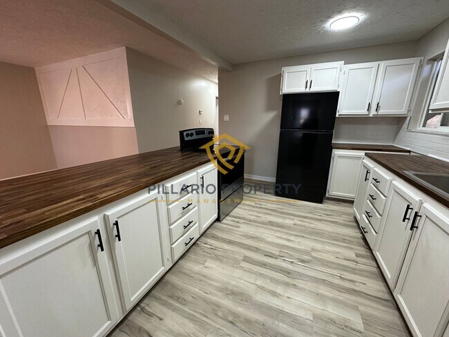 Foto del edificio - Spacious 4 Bedroom Home Featuring Open Layout & Hardwood Floors Available NOW!