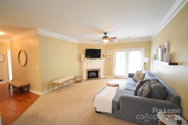 Foto del edificio - 16423 Golden River Ln