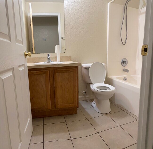 Full Bathroom - 84 Coleman Rd