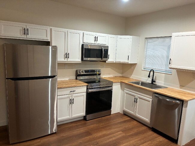 Foto del edificio - 305-365 Barkley Landing Dr