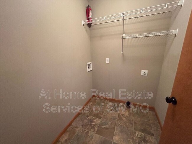 Foto del edificio - 2600 W Garton Rd