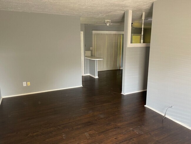 Foto del edificio - 3506 Red Bud Ln