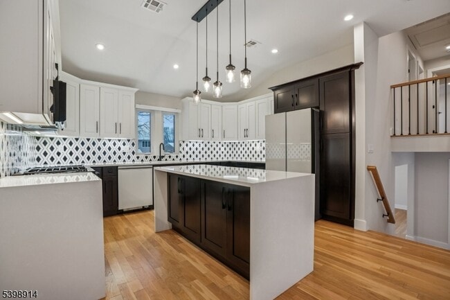 Building Photo - 30 Hemlock Terrace