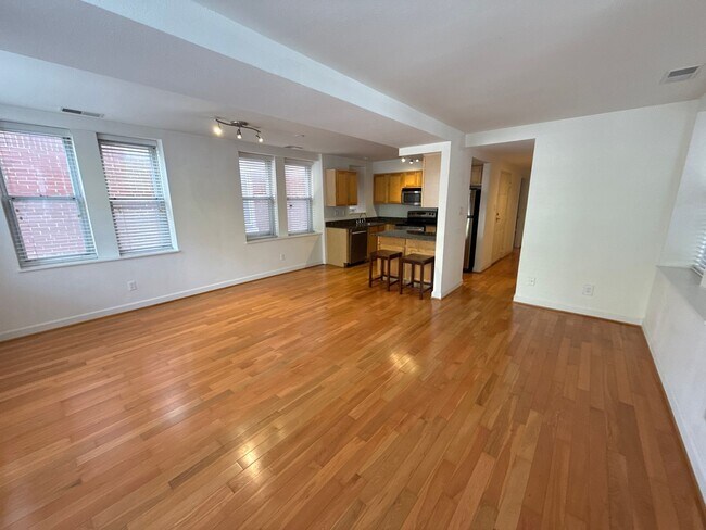 Foto del edificio - 5350 Pershing Ave