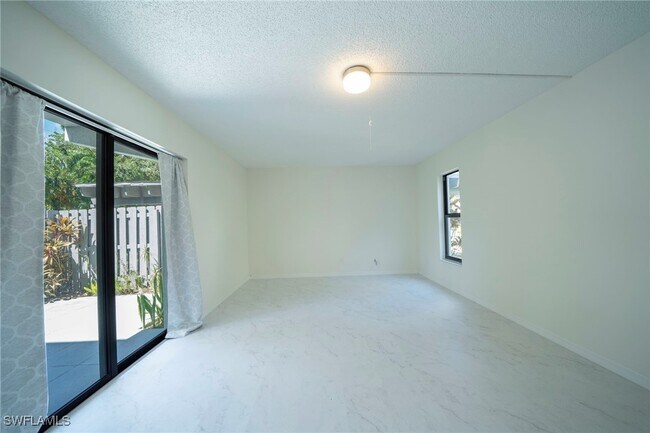 Foto del edificio - 17455 Overhill Dr