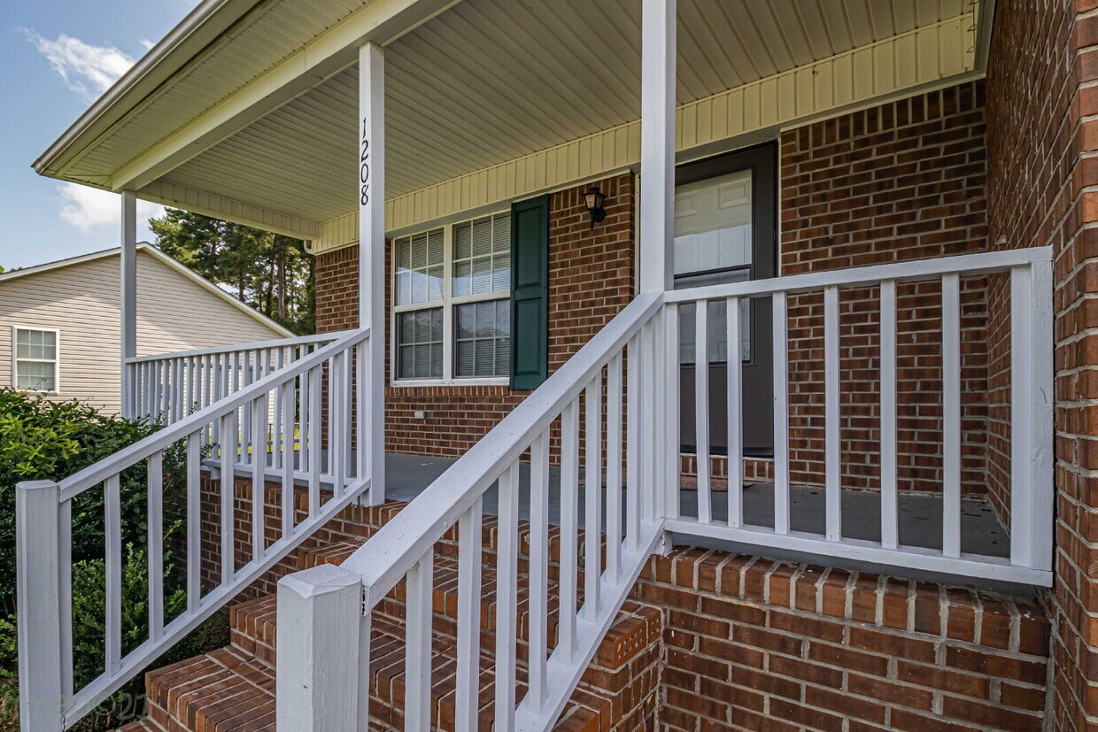 Foto del edificio - ADORABLE 3 BR, 2BA HOME FOR RENT IN GOLDSBORO *Excellent location less than 5 min from SJAFB*