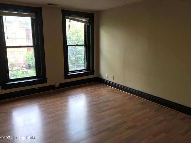Building Photo - 1304 S Brook St