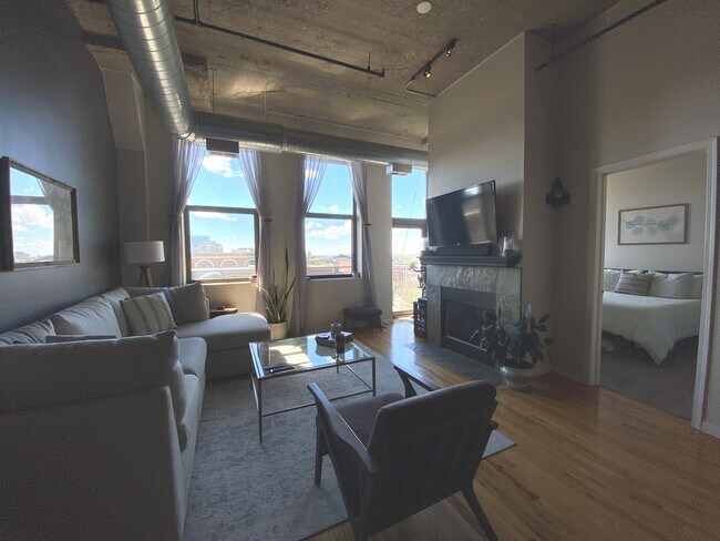 Building Photo - 758 N Larrabee St