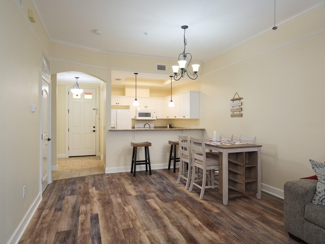 Jackson Square - Remodeled 2 Bedroom, 2 Bathroom Condo - Jackson Square - Remodeled 2 Bedroom, 2 Bathroom Condo