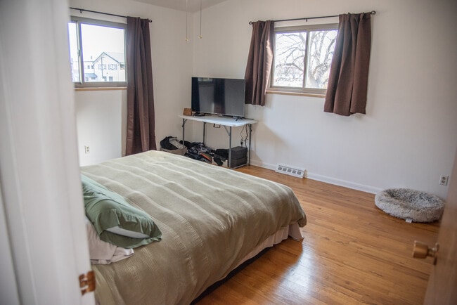 Building Photo - 9 Paramount Pky