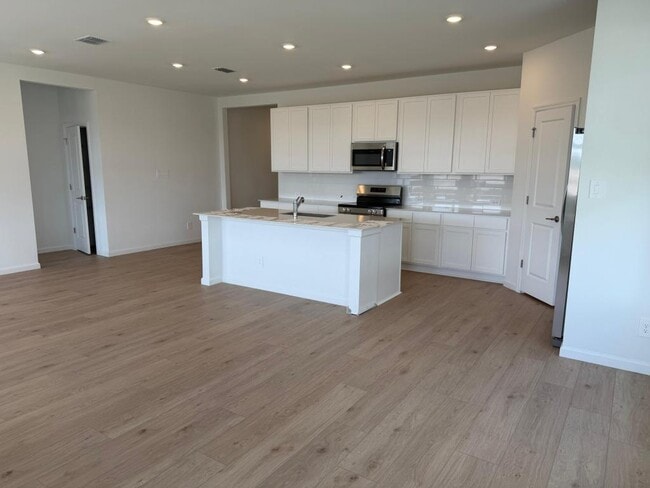 Building Photo - 4371 Vibernum Ave