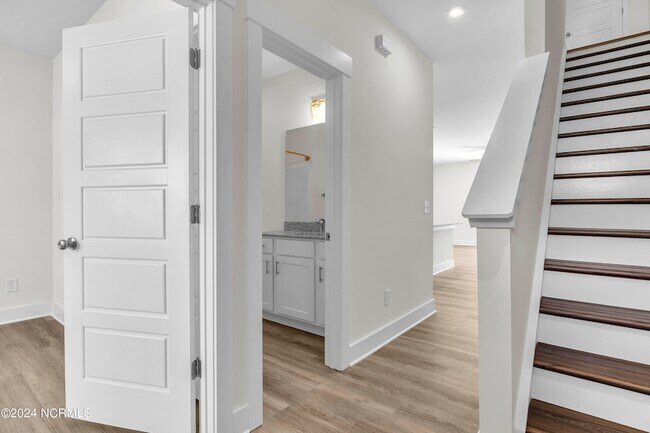 Foto del edificio - 7008 Crew Dr