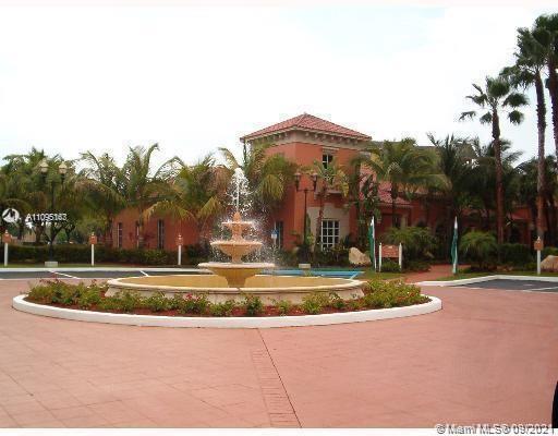 Foto del edificio - 8290 Lake Dr