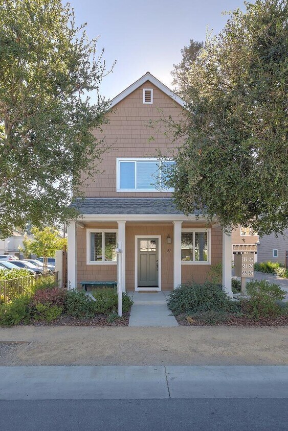 Foto principal - 57 Oakwood Dr