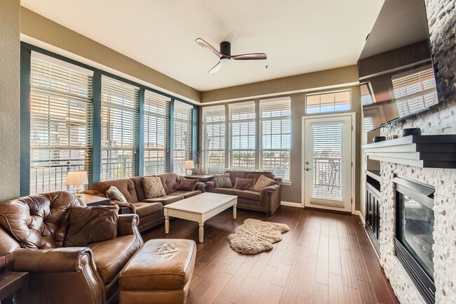 Foto del edificio - Evolve Real Estate presents: Beautiful 2 Bed/2 Bath Loft Condo, 1523 SQFT, Available May 1st!