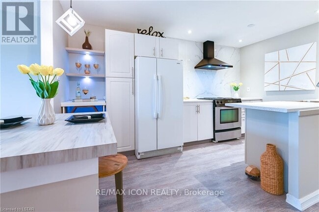 Building Photo - 1106 Jalna Blvd