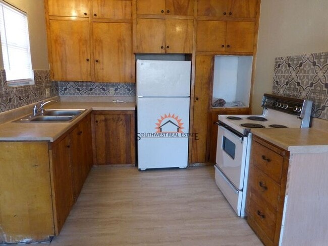 Building Photo - Super Cute 2 bedroom 1 bath home.