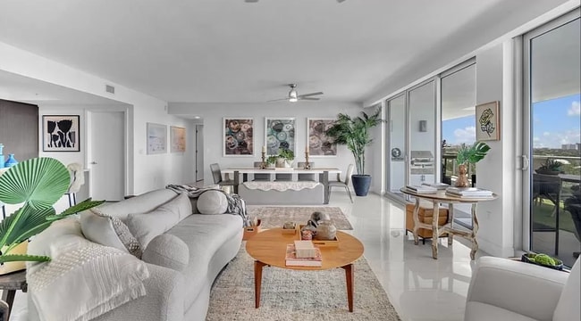 Building Photo - 1713 E Las Olas Blvd