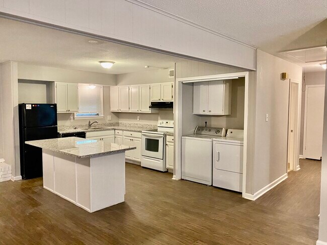 Building Photo - 6356 Mullins Station Cove
