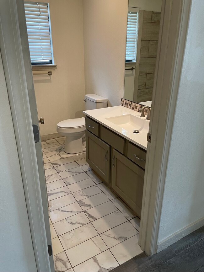 Foto del edificio - 502 SE Lee Haven Dr