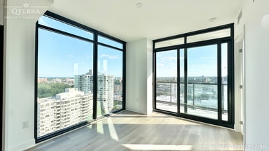 Building Photo - 86 Dundas St E