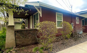 Building Photo - 114 SE Roosevelt Ave