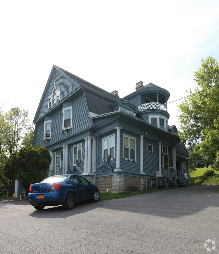 Building Photo - 2000 W Genesee St