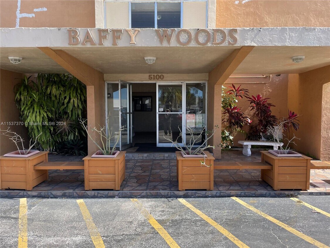 Primary Photo - 5100 SW 90th Ave