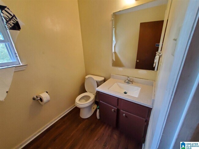 Foto del edificio - 1710 6th Pl Cir NW
