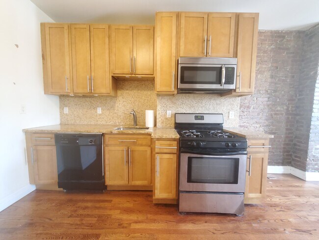 Building Photo - 221 Pacific Ave