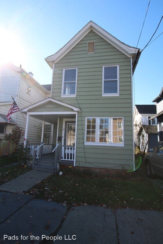 Primary Photo - 3 br, 1.5 bath House - 71 South Manor Ave