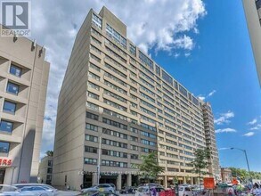Building Photo - 360 Bloor St E