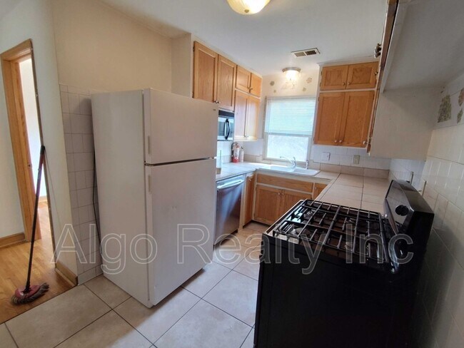 Foto del edificio - 2419 Plymouth Ave N