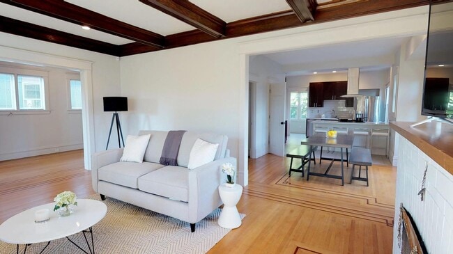 Photo - 806 N 48th St House