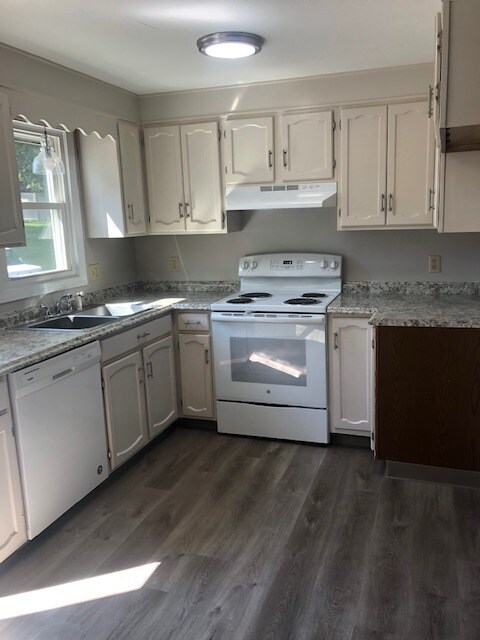 Building Photo - 7 Merrill Rd