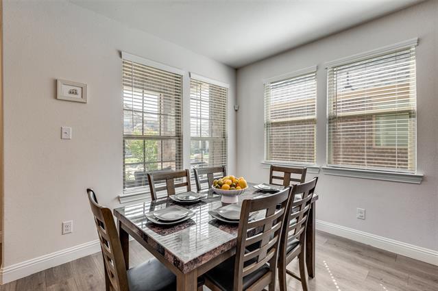 Foto del edificio - 1645 Blakely Pl