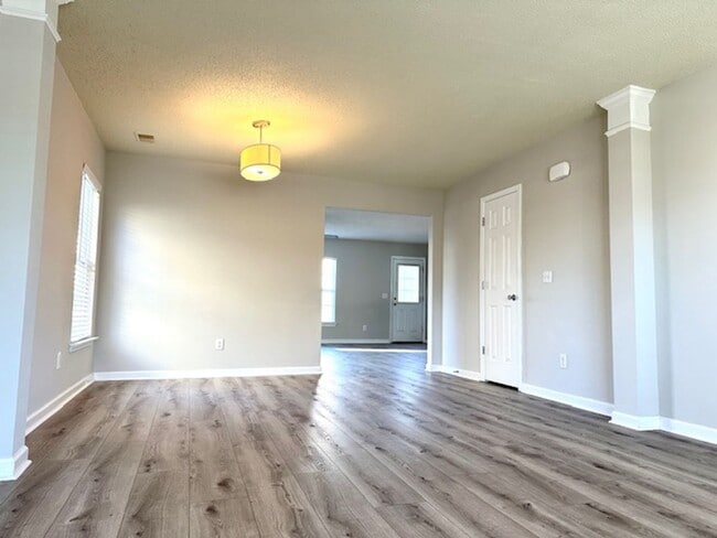 Building Photo - SPACIOUS 4 BEDROOM HOME IN PARK WEST - CHAPIN