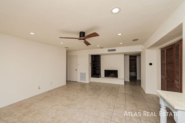 Building Photo - 2021 Christie Ln