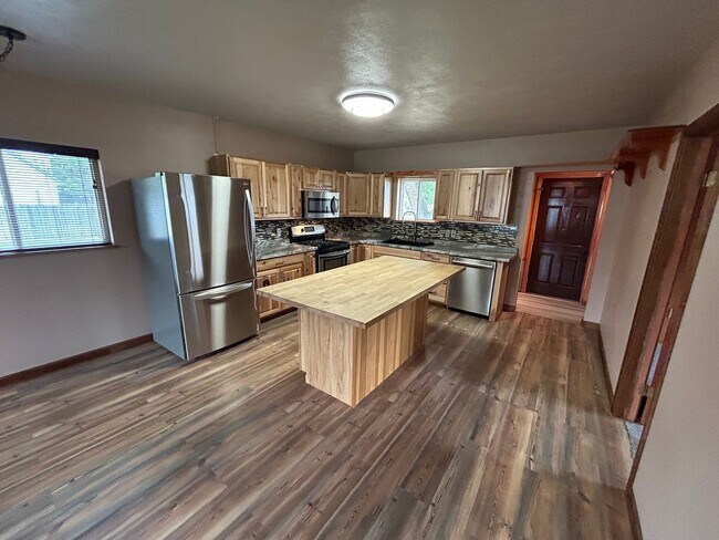 Foto del edificio - Charming 4 Bed, 1 Bath Home in Spokane Val...