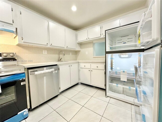 Building Photo - 7900 Fairview Dr