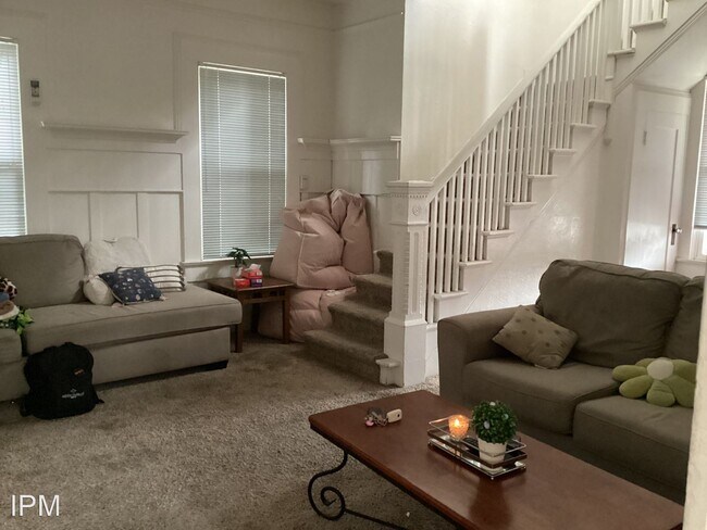 Foto del edificio - 5 br, 3 bath House - 238 W Sacramento Ave