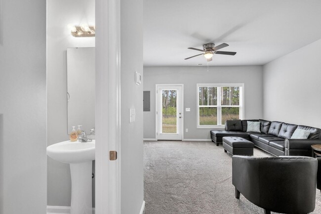 Foto del edificio - Buckhorn Townhome Available in February!