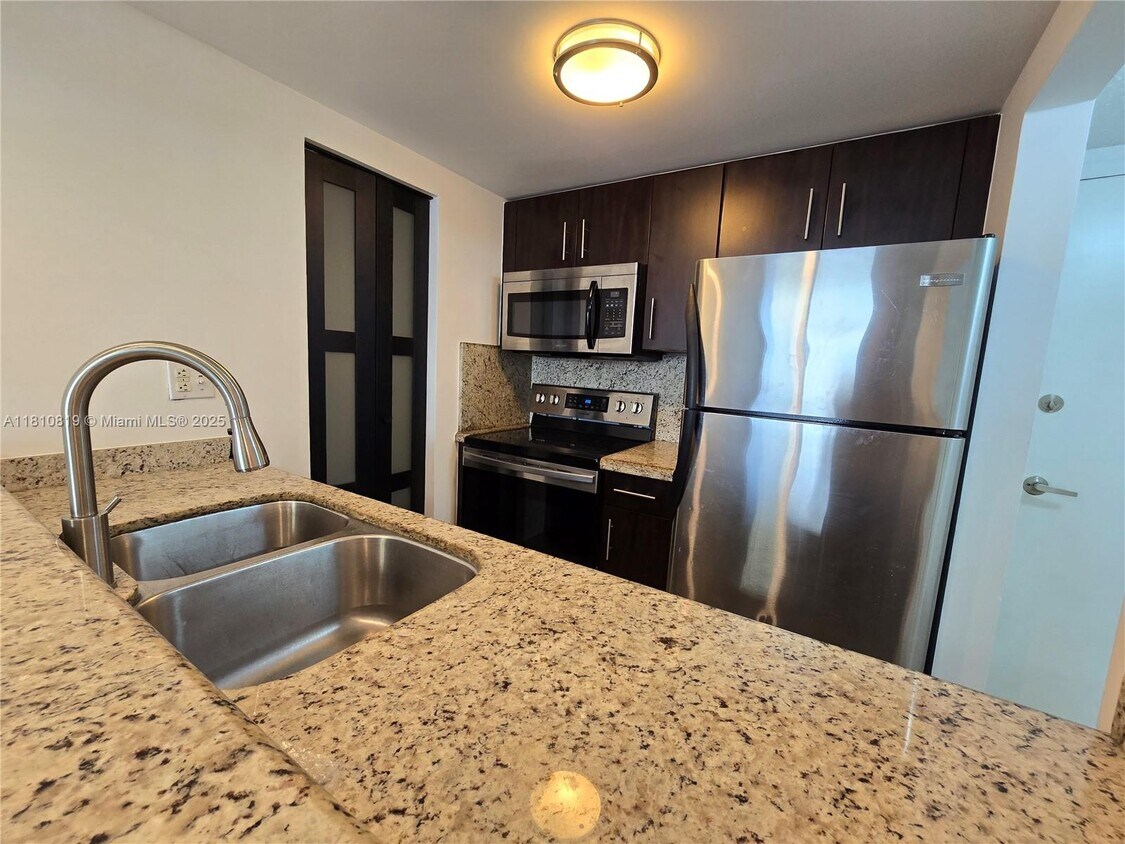 Foto principal - 800 N Miami Ave